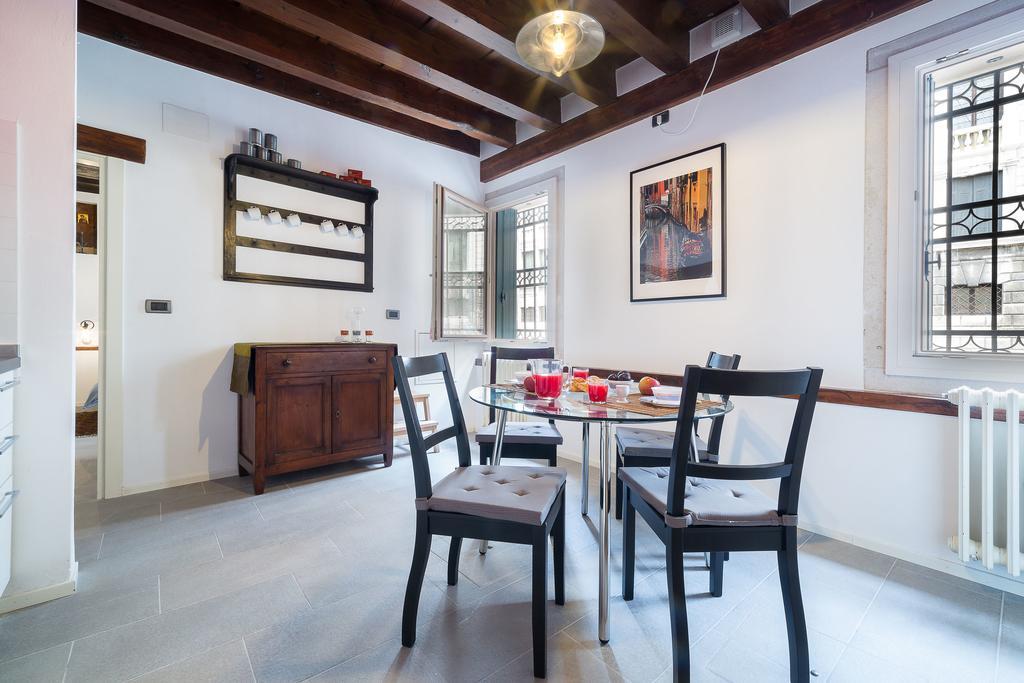 Ve.N.I.Ce Cera Casa Santo Stefano Apartment Venesia Bagian luar foto