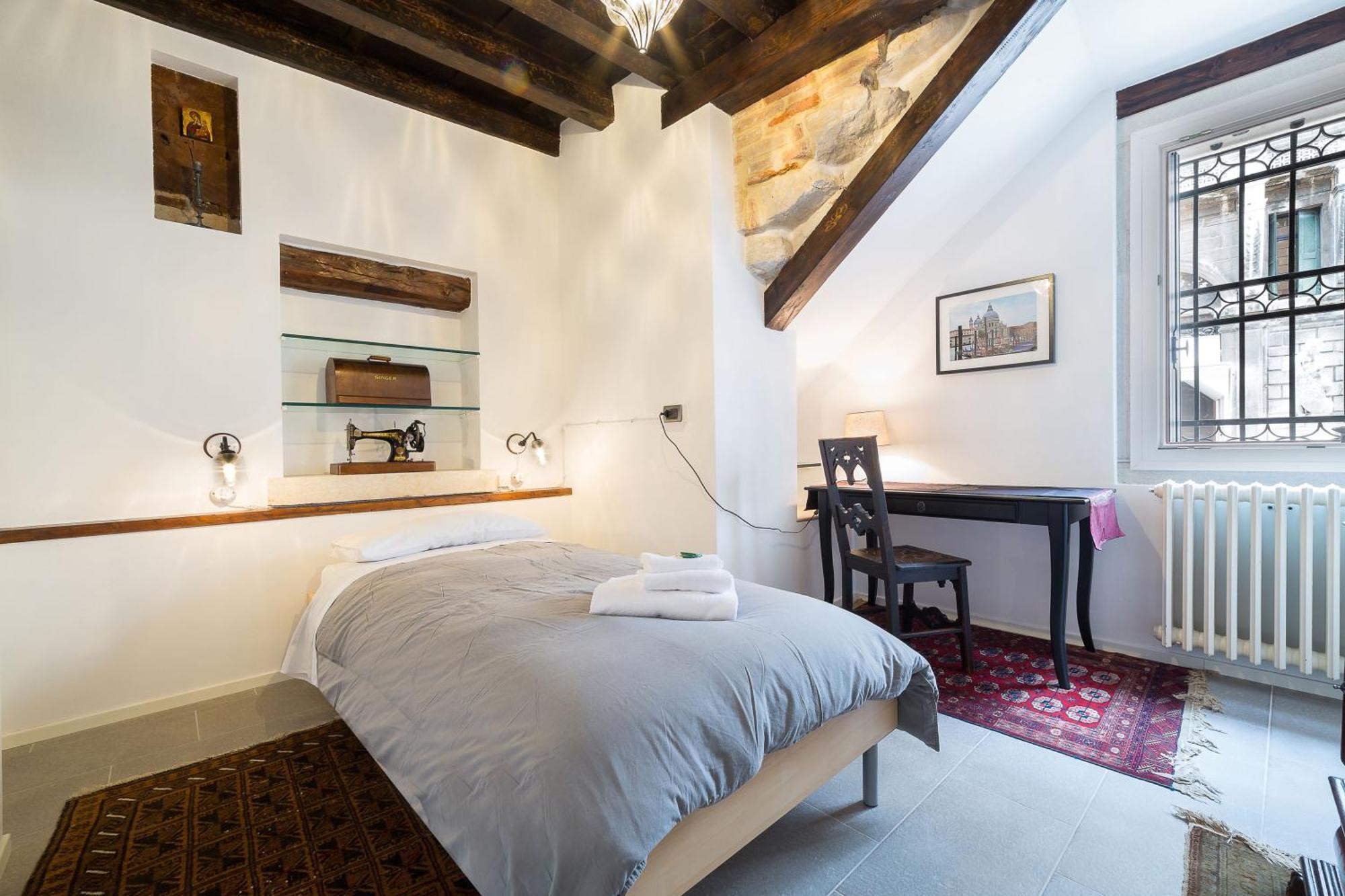 Ve.N.I.Ce Cera Casa Santo Stefano Apartment Venesia Bagian luar foto