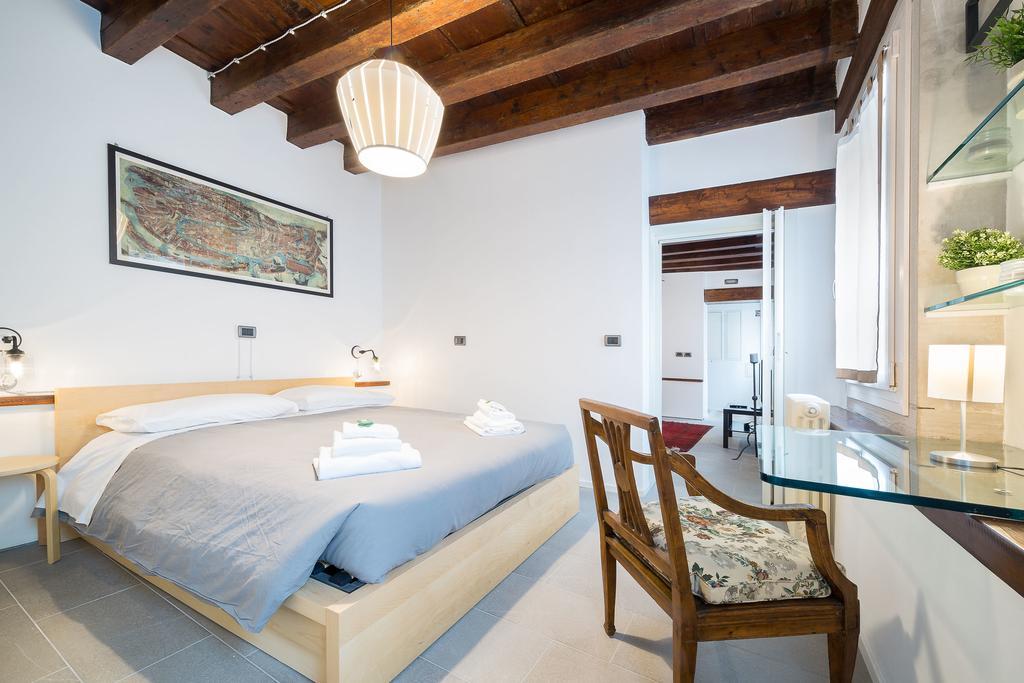 Ve.N.I.Ce Cera Casa Santo Stefano Apartment Venesia Bagian luar foto